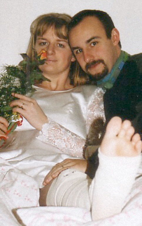 17.2.2006-5.výročí svatby(měli jsme ho oslavit víkendem na Ještědu,ale nakonec jsme si ho odbyli doma v posteli)